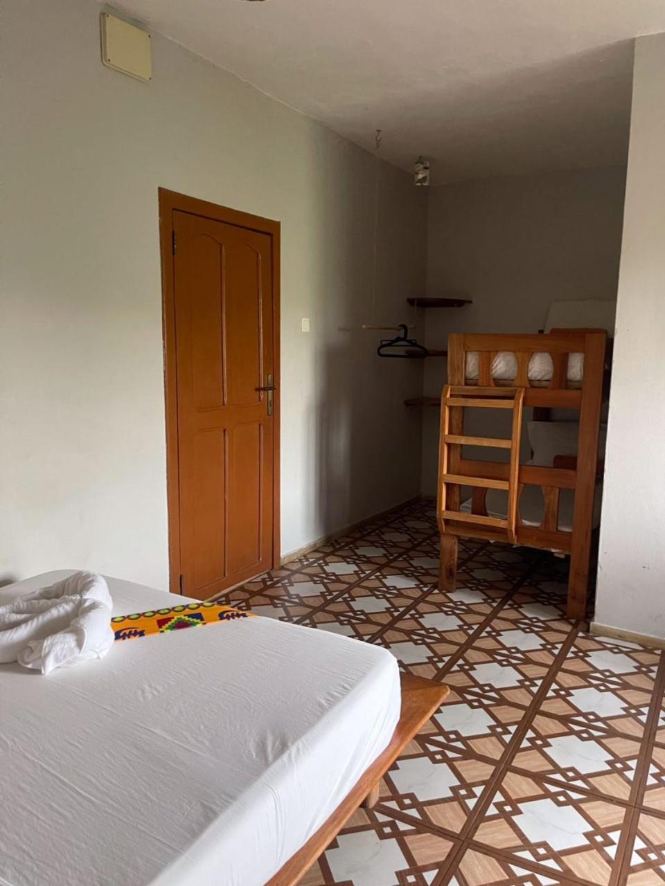 Afiki Hotel Elmina Exterior photo