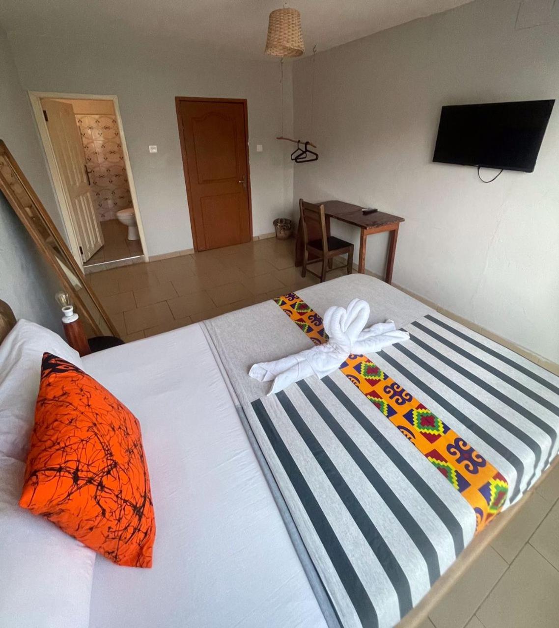 Afiki Hotel Elmina Exterior photo