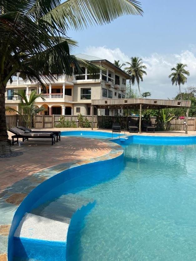 Afiki Hotel Elmina Exterior photo
