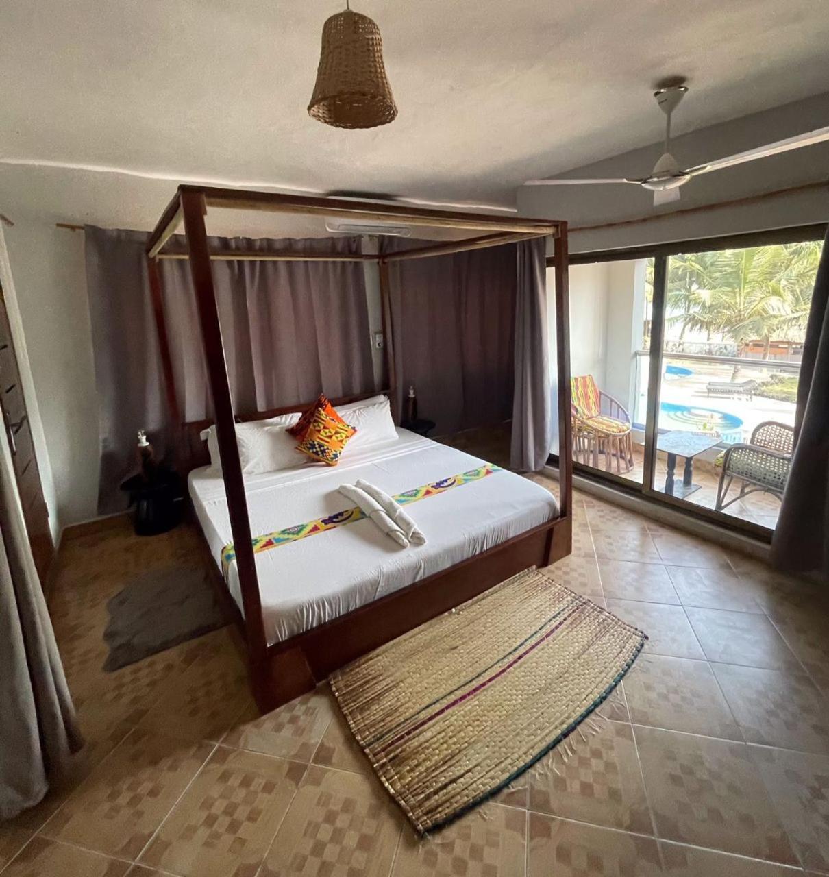 Afiki Hotel Elmina Exterior photo