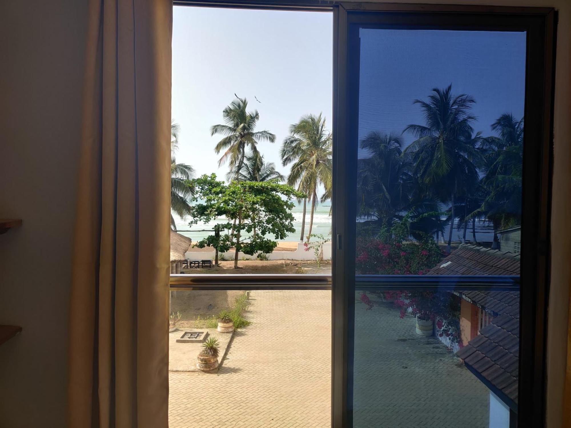 Afiki Hotel Elmina Exterior photo