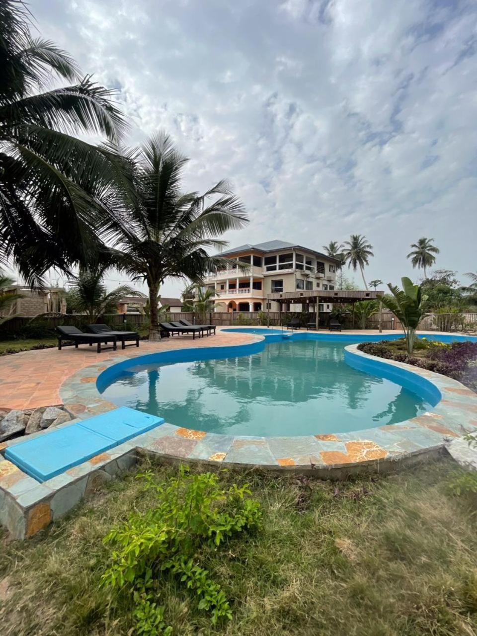 Afiki Hotel Elmina Exterior photo