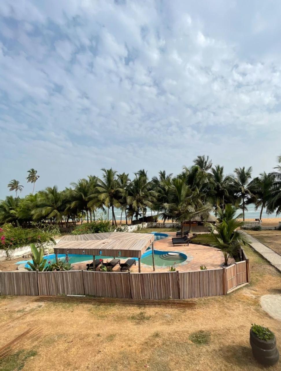 Afiki Hotel Elmina Exterior photo