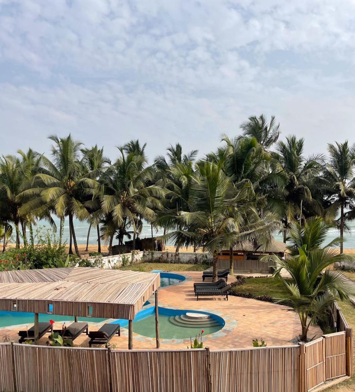 Afiki Hotel Elmina Exterior photo