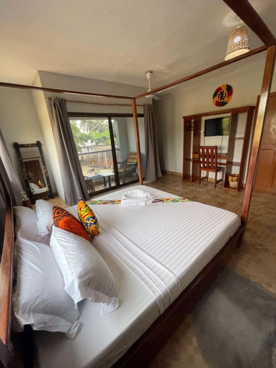 Afiki Hotel Elmina Exterior photo